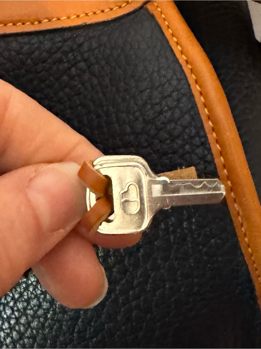 Vintage Dooney & Bourke AWL Made in USA Navy Gladstone Satchel With Lock/Keys - Picture 8 of 15